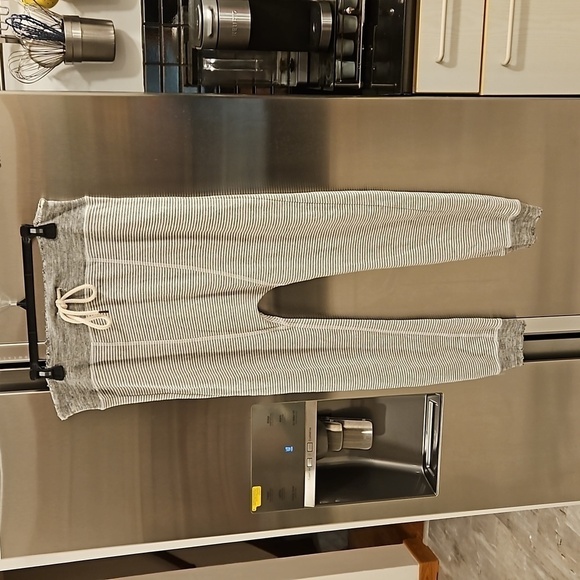 💕THE GREAT💕 The Gym Pant ~ Gray with White Stripes Distressed Size 3 Large NWT - Picture 1 of 15